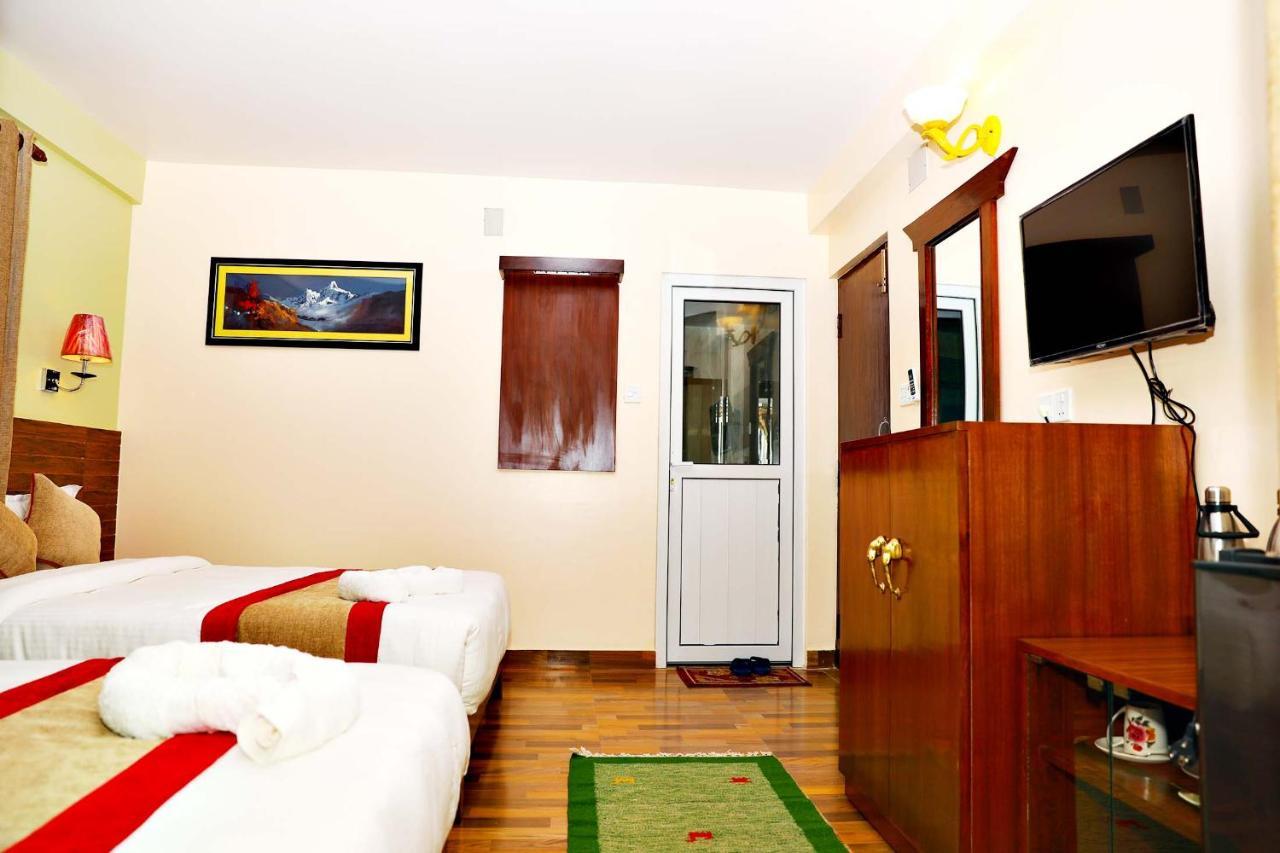 Hotel Guru Pokhara Zewnętrze zdjęcie